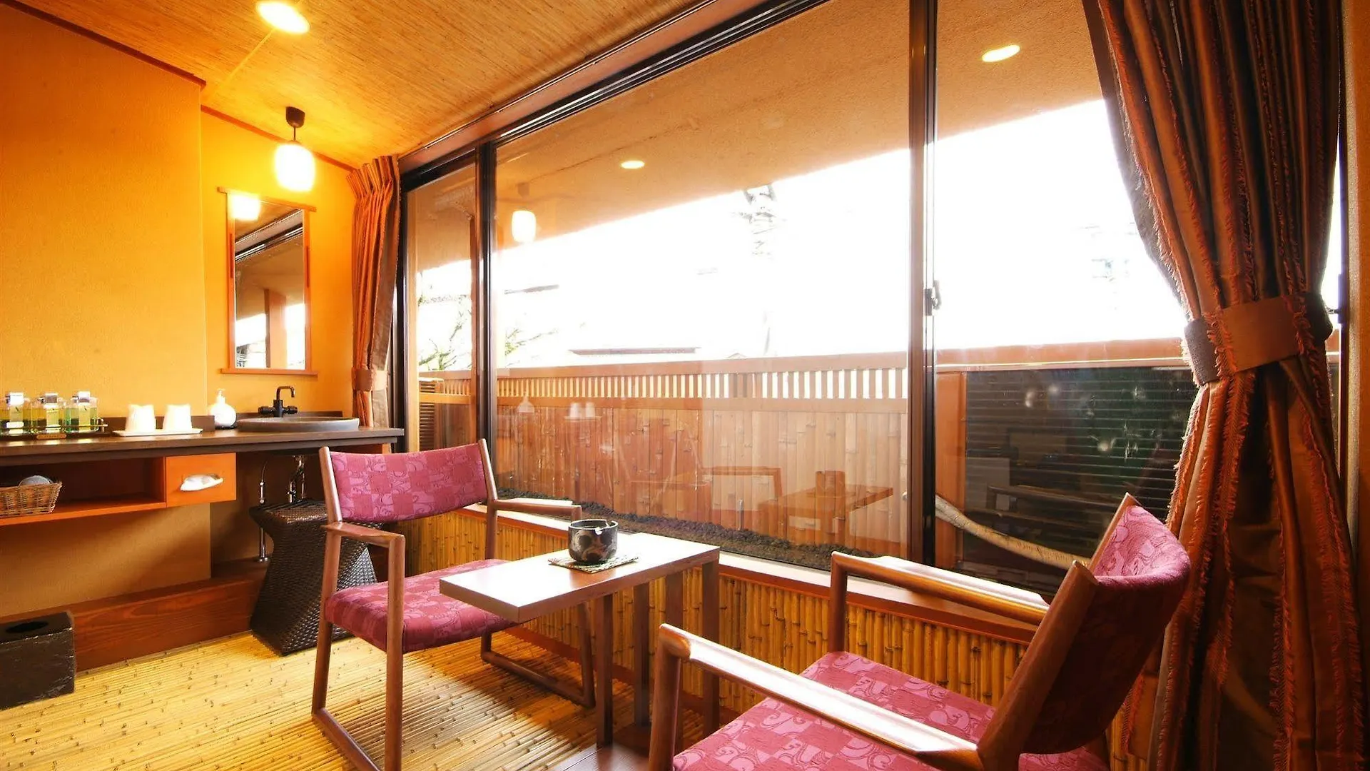 Kyoto Arashiyama Onsen Ryokan Hanaikada